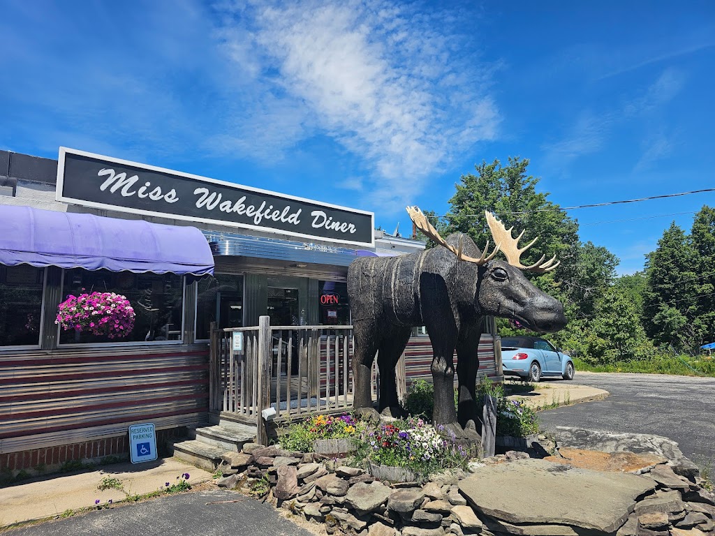 Miss Wakefield Diner & Gracie's Country Store 03872
