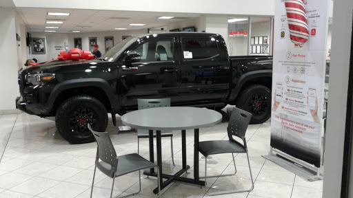 Toyota Dealer «Claremont Toyota», reviews and photos, 601 Auto Center Dr, Claremont, CA 91711, USA