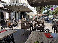 Atmosphère du Restaurant servant le petit-déjeuner Bistrot Comptoir Ella à Marseille - n°8