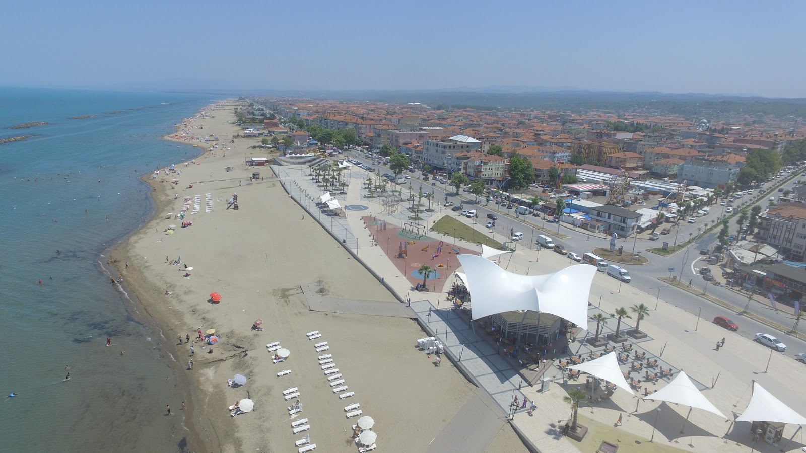 Karasu Halk Plaji'in fotoğrafı geniş plaj ile birlikte