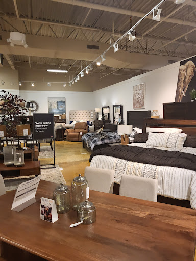 Furniture Store «Ashley HomeStore», reviews and photos, 551 N Milwaukee Ave, Vernon Hills, IL 60061, USA
