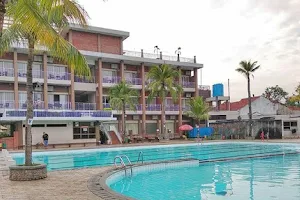Swimming Pool Tirta Arum New & Hotel image