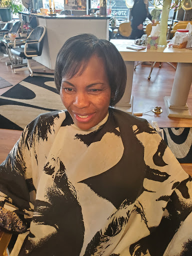 Beauty Salon «Headliner Beauty Salon», reviews and photos, 700 E Market St, Scranton, PA 18509, USA