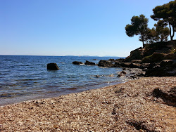 Plage de la Bouillabaisse'in fotoğrafı dağlarla çevrili