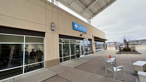 Sportswear Store «Columbia Sportswear Outlet Store at Premium Outlets», reviews and photos, 1650 Premium Outlet Blvd #1450, Aurora, IL 60502, USA