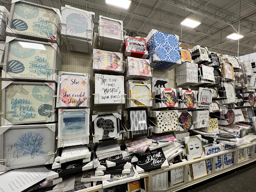 Home Goods Store «Tuesday Morning», reviews and photos, 2516 Cantrell Rd i, Little Rock, AR 72202, USA