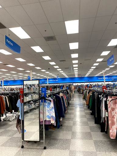Clothing Store «Ross Dress for Less», reviews and photos, 701 N Milwaukee Ave, Vernon Hills, IL 60061, USA