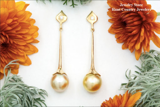 Jewelry Store «Hunt Country Jewelers», reviews and photos, 105 E Main St, Purcellville, VA 20132, USA