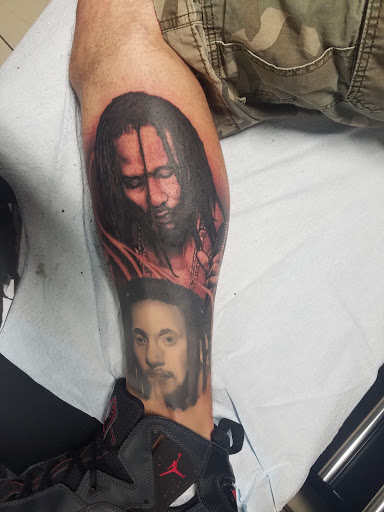 Tattoo Shop «Exclusive Ink Tattoos & Piercings», reviews and photos, 927 N Main St, Salinas, CA 93906, USA