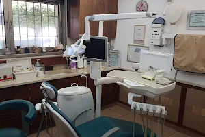 ד"ר דורון אבניאלי, השתלות שיניים, טיפולי שיניים בהרדמה מלאה image