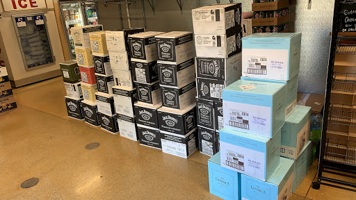 Liquor Store «Esplanade Wine & Spirits», reviews and photos, 2948 W Euclid Ave, Arlington Heights, IL 60005, USA