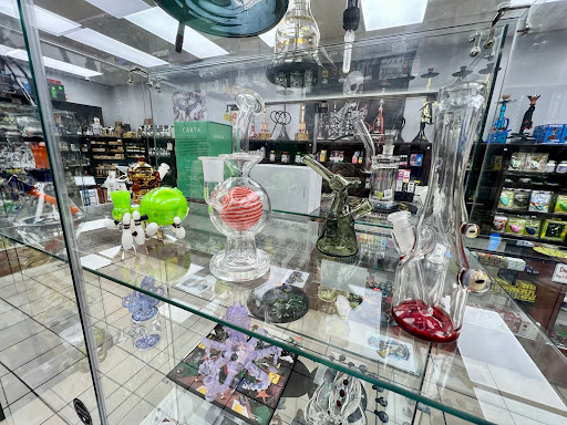 Tobacco Shop «Smoke Tokz Head Shop KC», reviews and photos, 1263 W 103rd St, Kansas City, MO 64114, USA