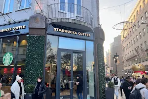 Starbucks Fashion Street image