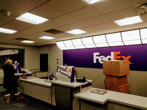 Shipping and Mailing Service «FedEx Ship Center», reviews and photos, 4220 N Atlantic Blvd, Auburn Hills, MI 48326, USA