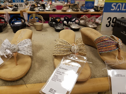 Shopping Mall «Coralwood Shopping Center», reviews and photos, 2301 Del Prado Blvd S, Cape Coral, FL 33990, USA