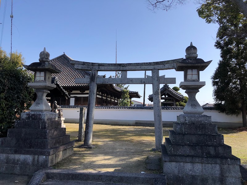 子部神社(飯高町３７２)