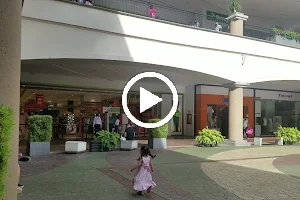 Jardín Plaza Shopping Mall image