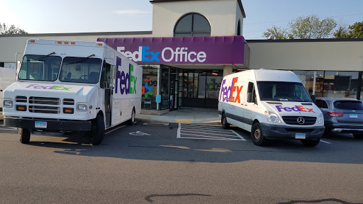 Print Shop «FedEx Office Print & Ship Center», reviews and photos, 1078 W Main St, Branford, CT 06405, USA