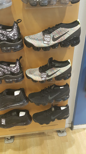 Shopping Mall «Lakeshore Mall», reviews and photos, 150 Pearl Nix Pkwy, Gainesville, GA 30501, USA