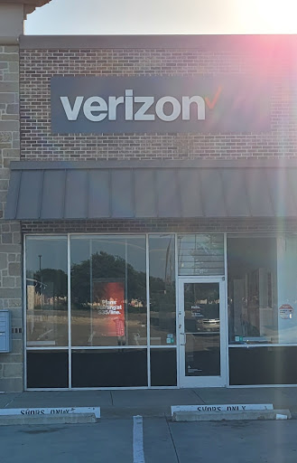 Cell Phone Store «Verizon Authorized Retailer - Your Wireless», reviews and photos, 1016 E Hebron Pkwy #120, Carrollton, TX 75010, USA