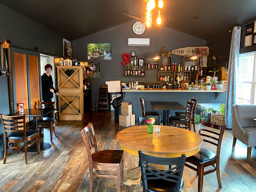 Lounge «Snapshots Lounge», reviews and photos, 1320 Weaver Dr, Granville, OH 43023, USA