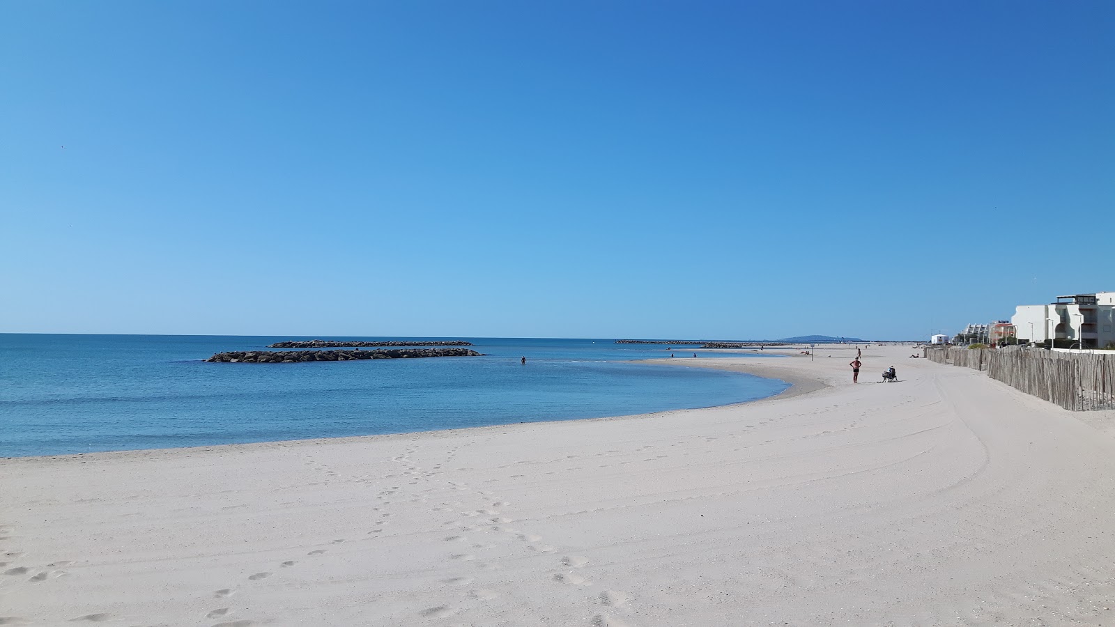 Foto di Palavas beach con una superficie del sabbia luminosa