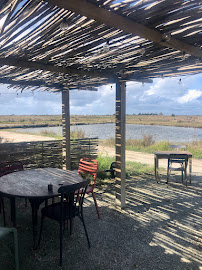 Atmosphère du Bar-restaurant à huîtres Cabane du Boutillon à Ars-en-Ré - n°12