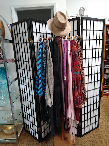 Thrift Store «St James Thrift Shop», reviews and photos, 817 Academy Dr, Solana Beach, CA 92075, USA