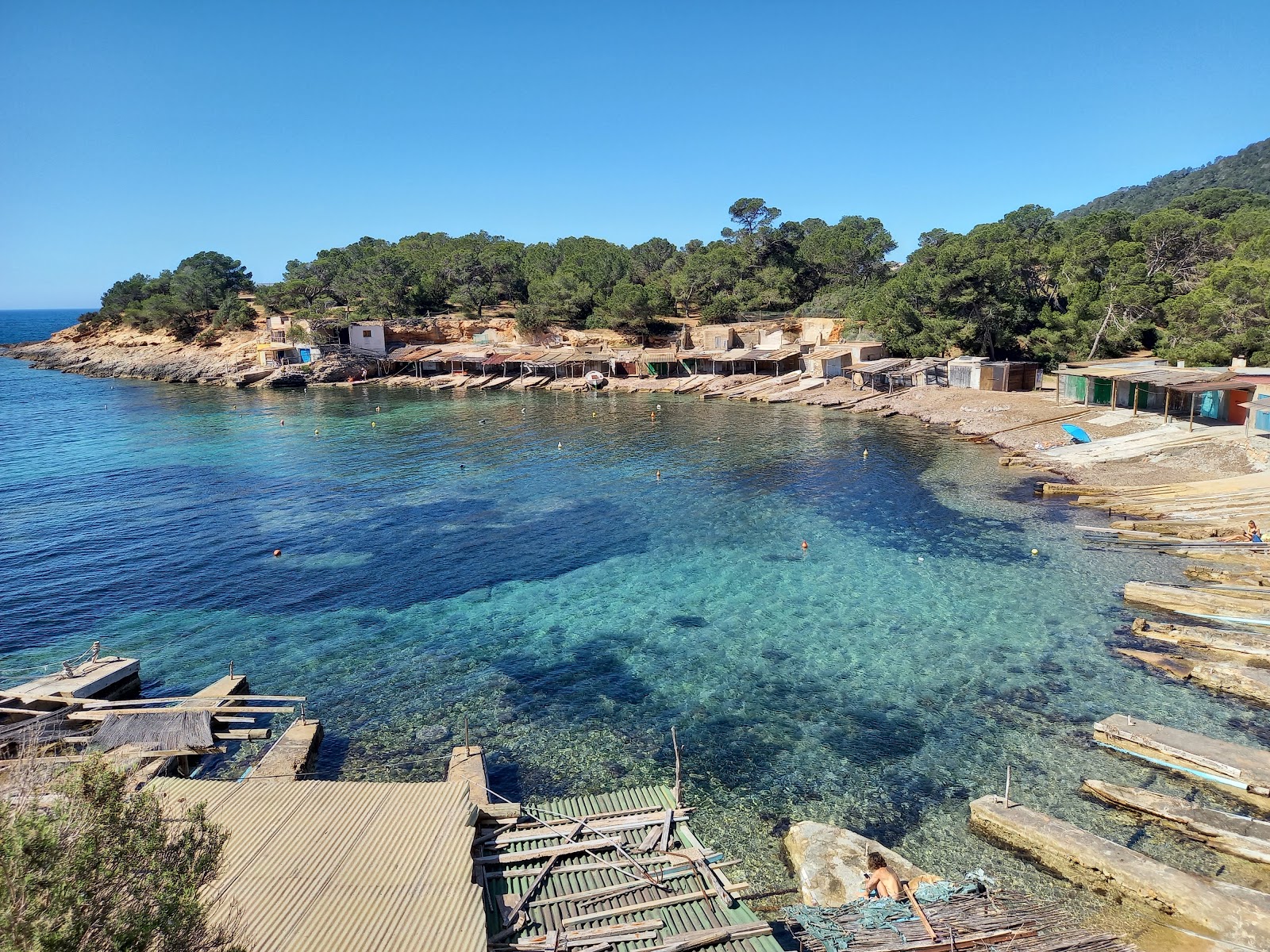 Foto von Playa Sa Caleta mit graue kiesel Oberfläche