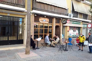 Pequeño Café image