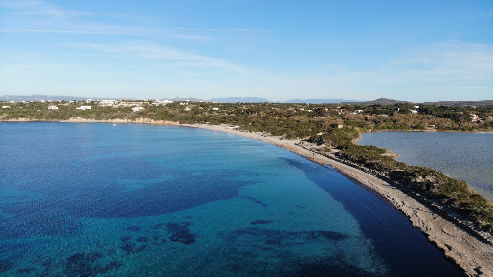 Foto de Playa La Salina con agua cristalina superficie