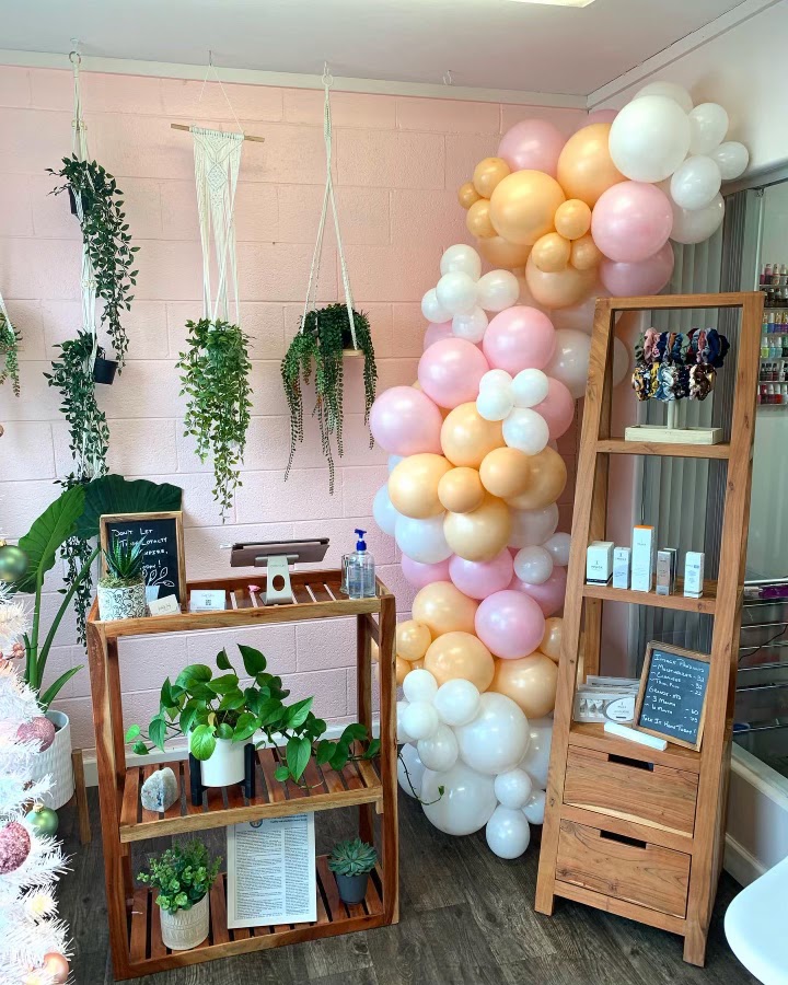 Rooted Esthetics Beauty Bar 43537