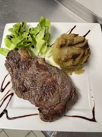 Steak du Restaurant L'Entre Deux - Multiservices - Cantal à Saint-Santin-de-Maurs - n°2