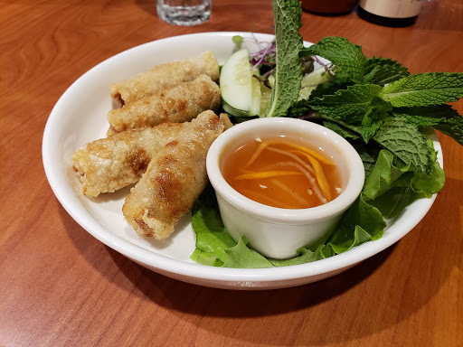 Shopping Mall «Oaktree Mall Shopping Center», reviews and photos, 2024 Center Ave n, Fort Lee, NJ 07024, USA