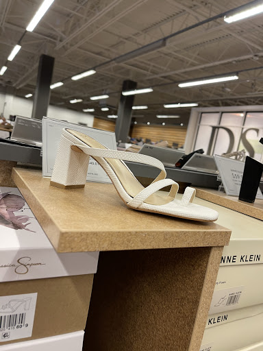 Shoe Store «DSW Designer Shoe Warehouse», reviews and photos, 2915 Harrison Ave NW, Olympia, WA 98502, USA