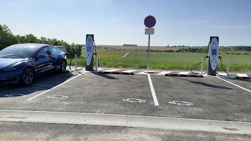 Borne de recharge de véhicules électriques IECharge Charging Station Bléré