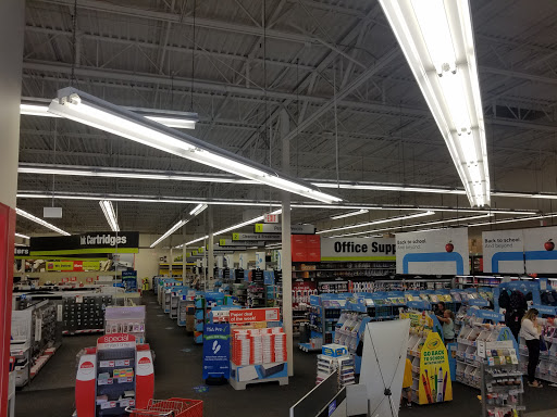 Office Supply Store «Staples», reviews and photos, 610 Meacham Rd, Elk Grove Village, IL 60007, USA