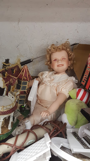 Thrift Store «Village Discount Outlet Store 08», reviews and photos, 3301 W Lawrence Ave, Chicago, IL 60625, USA