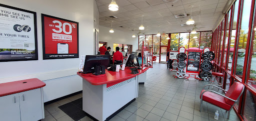 Tire Shop «Discount Tire Store - Murfreesboro, TN», reviews and photos, 2652 S Church St, Murfreesboro, TN 37127, USA