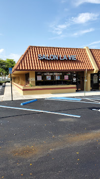 Salon La Vie - Photo 3 - Car repair in Tamarac, FL, Coral Springs