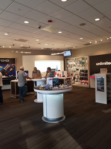 Cell Phone Store «Verizon», reviews and photos, 27149 185th Ave SE #123, Covington, WA 98042, USA