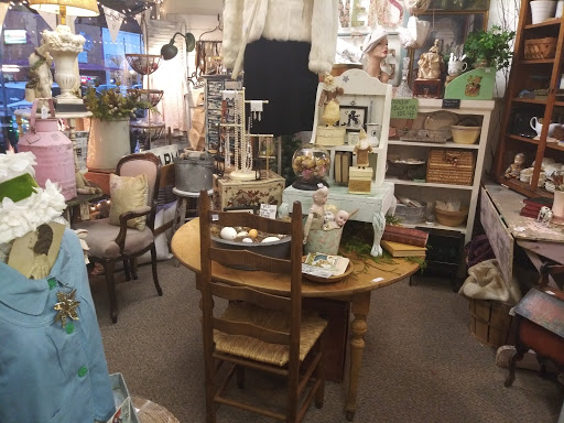 Antique Store «M & M Antiques & Collectibles», reviews and photos, 123 N Lewis St, Monroe, WA 98272, USA