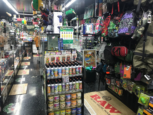 Tobacco Shop «The Hub Smoke Shop & Gifts», reviews and photos, 6410 N Oak Trafficway, Kansas City, MO 64118, USA