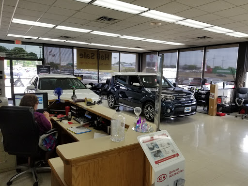Car Dealer «Huffines Kia Corinth», reviews and photos, 5150 S Interstate 35 E, Denton, TX 76210, USA