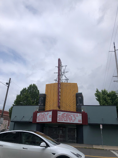 Movie Theater «Laurelhurst Theater», reviews and photos, 2735 E Burnside St, Portland, OR 97214, USA