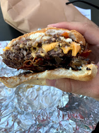 Cheeseburger du Restaurant de hamburgers Five Guys Dijon Toison d'Or - n°10