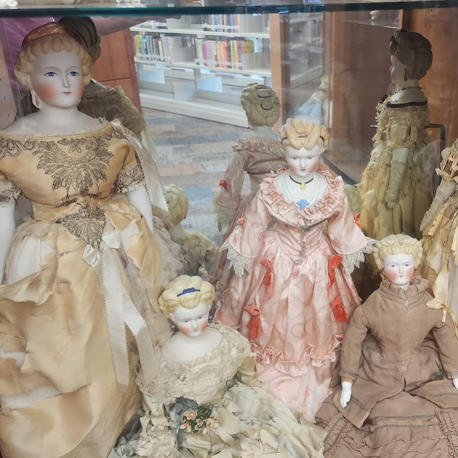 Eliza Cruce Hall Doll Museum