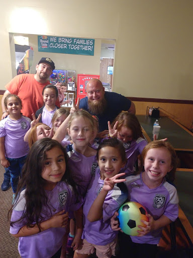 Round Table Pizza image