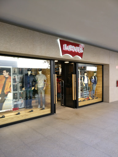 Stores to buy jeans Leon