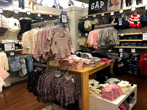 Clothing Store «Gap», reviews and photos, 18511 Outlet Blvd, Chesterfield, MO 63005, USA
